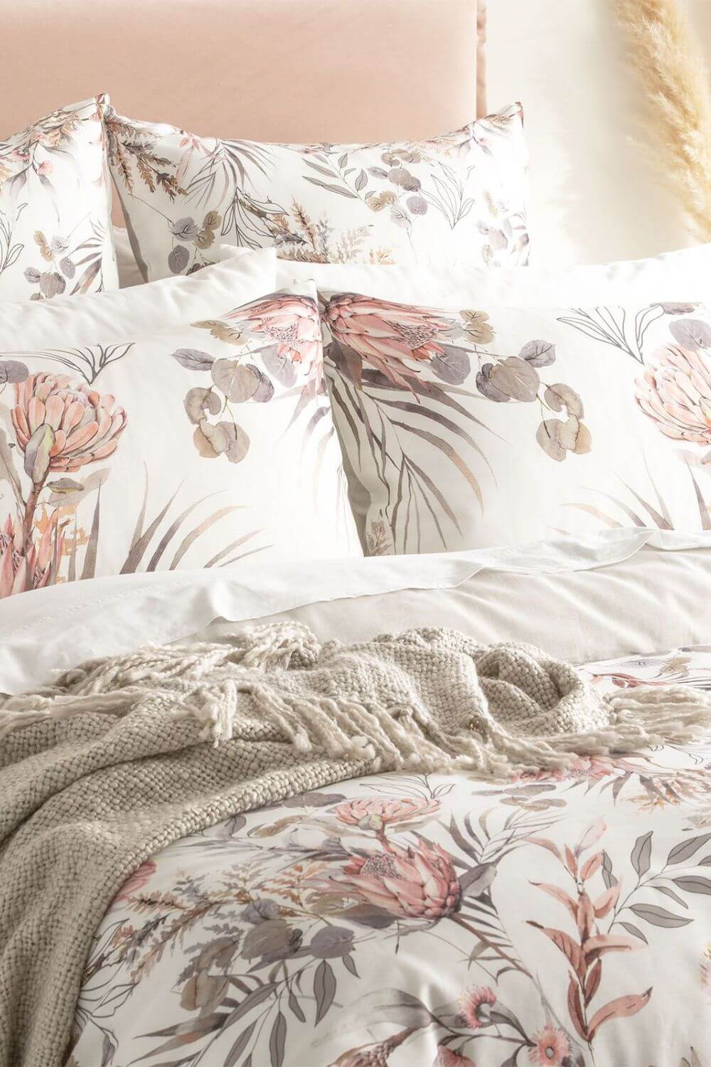 Renee Taylor 300 TC Cotton Reversible Printed Waratah Frost Quilt Cover Set - King