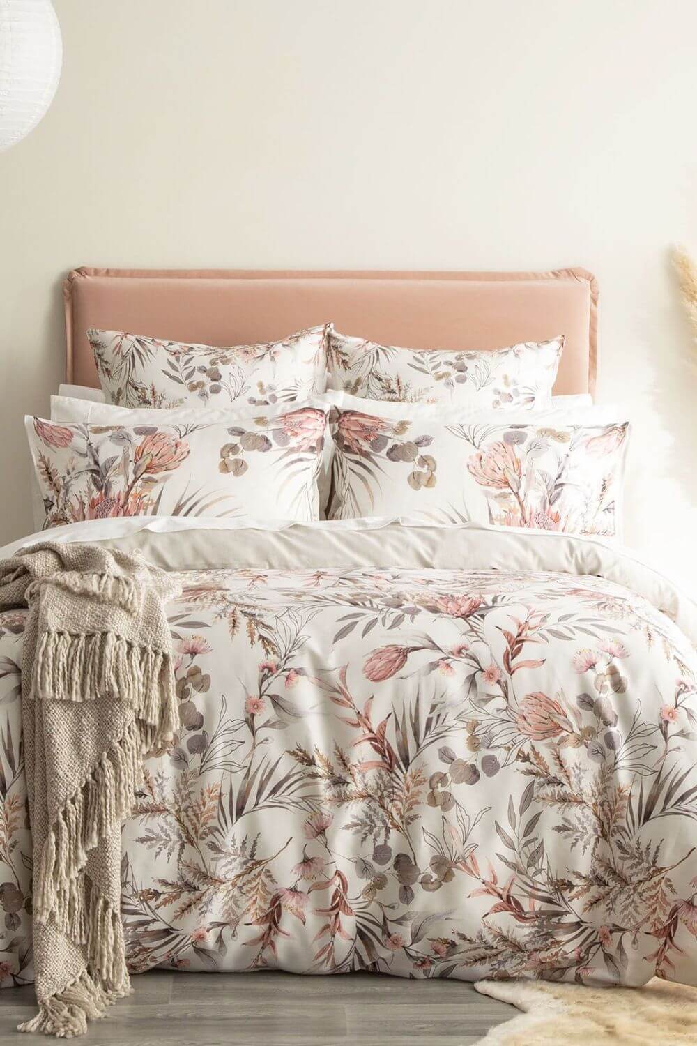 Renee Taylor 300 TC Cotton Reversible Printed Waratah Frost Quilt Cover Set - King