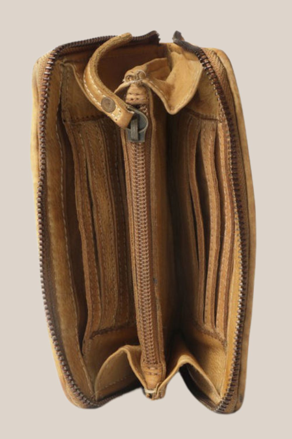 Rugged Hide Pearl Zip Wallet