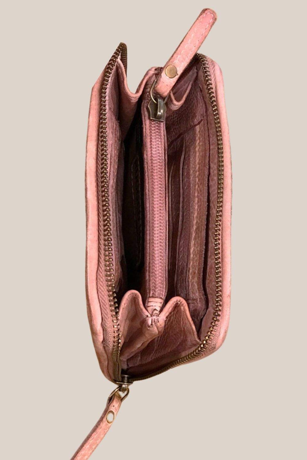 Rugged Hide Pearl Zip Wallet