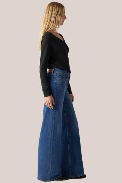 Levis Womens 318 Shaping Wide Leg Jean