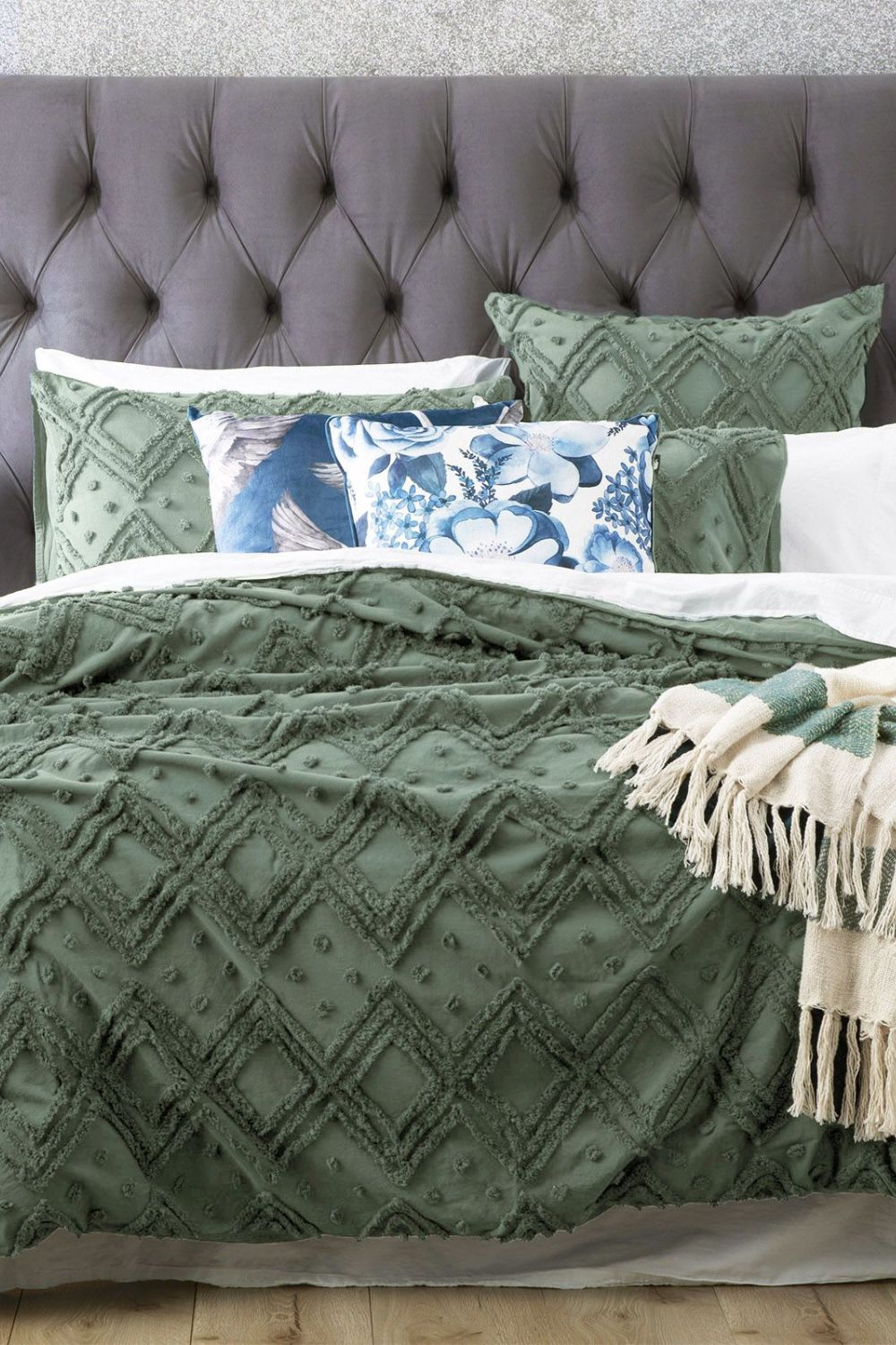 Park Avenue Medallion Cotton Vintage Washed Tuffted Quilt cover Set - Queen