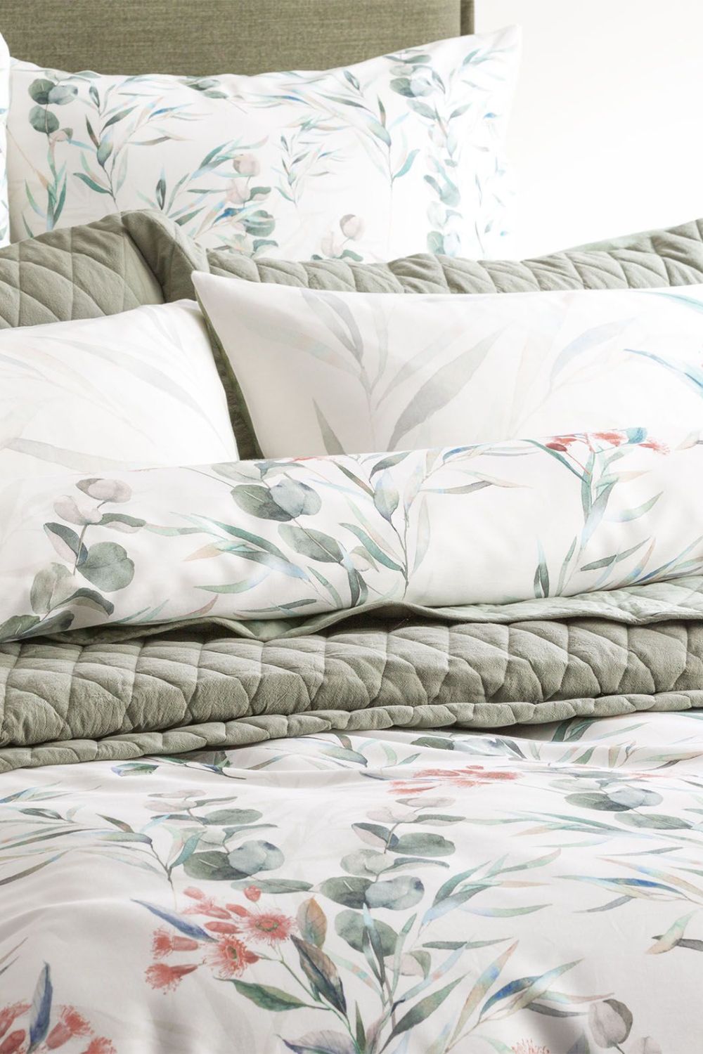 Renee Taylor 300 TC Gum Blossom Quilt Cover Set - Queen