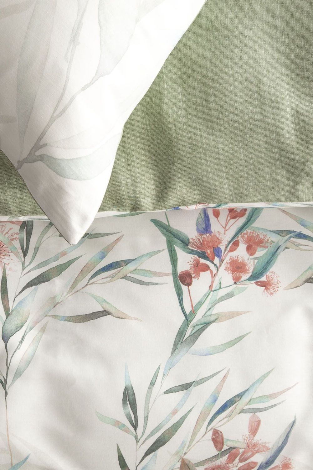 Renee Taylor 300 TC Gum Blossom Quilt Cover Set - Queen