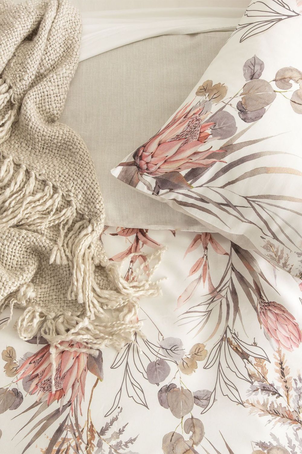 Renee Taylor 300 TC Cotton Reversible Printed Waratah Frost Quilt Cover Set - Queen