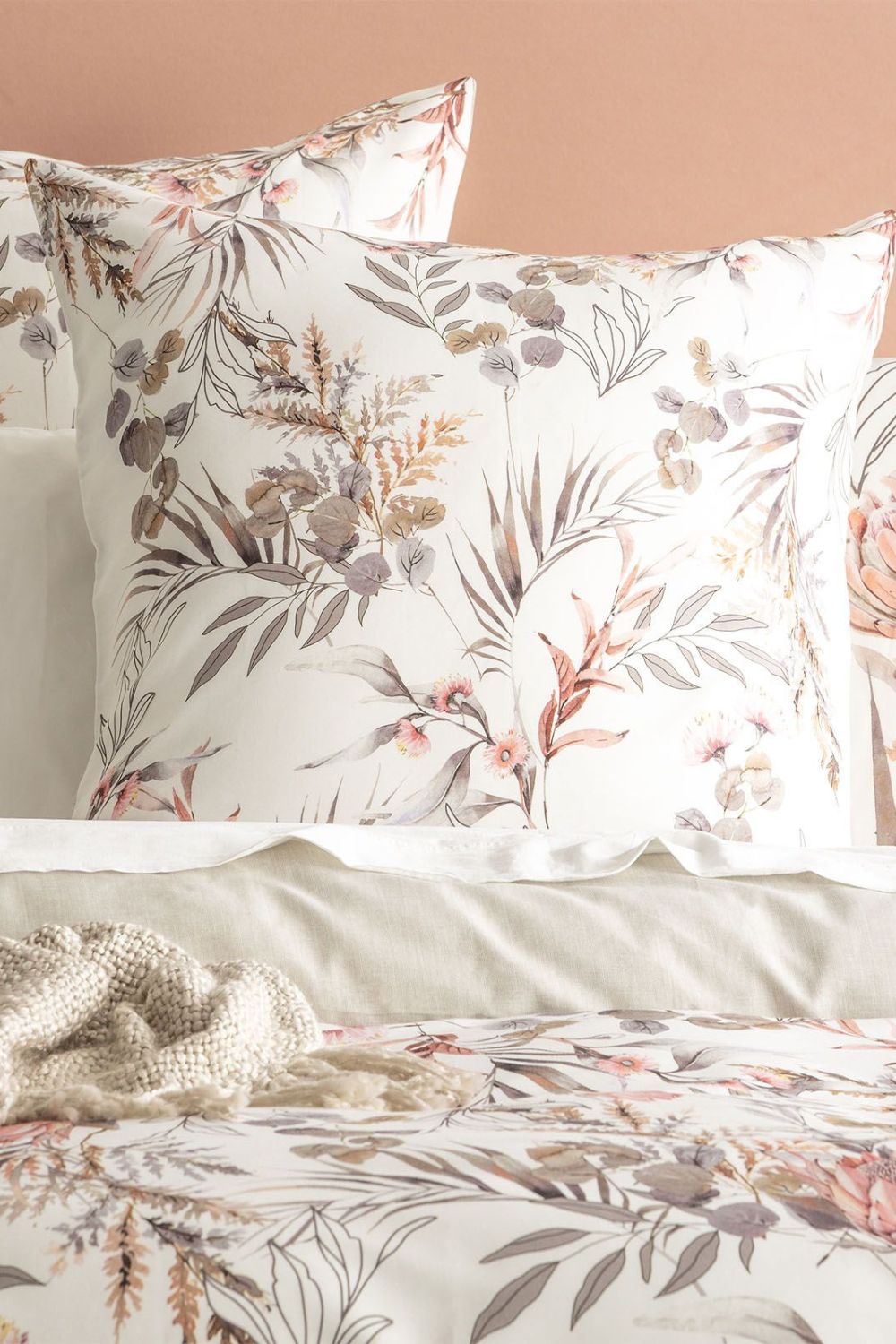 Renee Taylor 300 TC Cotton Reversible Printed Waratah Frost Quilt Cover Set - Queen