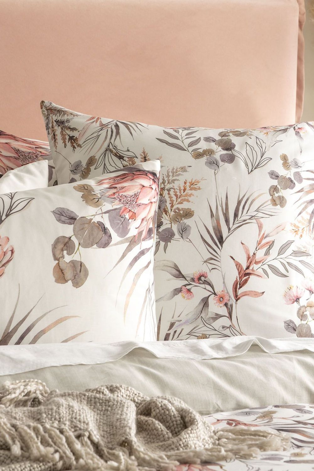 Renee Taylor 300 TC Cotton Reversible Printed Waratah Frost Quilt Cover Set - Queen