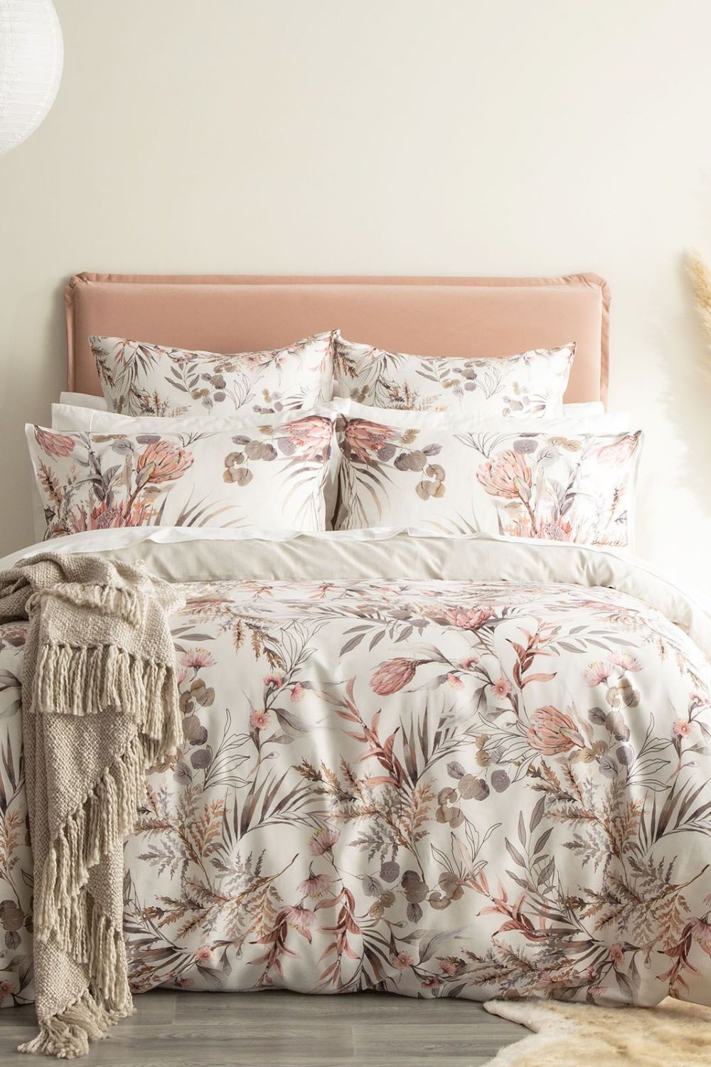 Renee Taylor 300 TC Cotton Reversible Printed Waratah Frost Quilt Cover Set - Queen